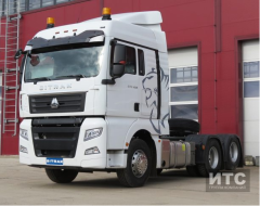 Sitrak C7H 6×2 тягач, объединивший в себе инновационные технологии и характеристики для обеспечения высокой производительности и надежности в грузоперевозках. Этот грузовик представляет собой воплощение инженерных решений и оптимизированных функций, что делает его идеальным выбором для различных задач и условий эксплуатации. Ситрак С7Н оснащен мощным и эффективным двигателем, способным обеспечивать высокую мощность и крутящий момент. Дополнительная подъемная ось позволяет справляться с еще более тяжелыми нагрузками